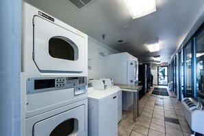 Laundry room - Motel 6 Sparks, NV - Airport - Sparks (Sparks)