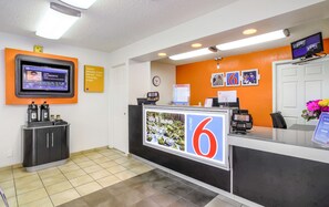 Lobby - Motel 6 Medford, OR - North (Medford)
