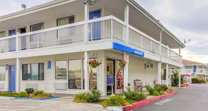 Motel 6 Medford, OR - North