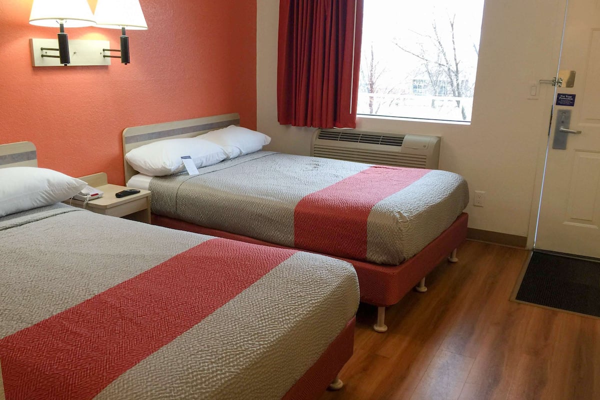Wi-Fi de cortesia, roupa de cama