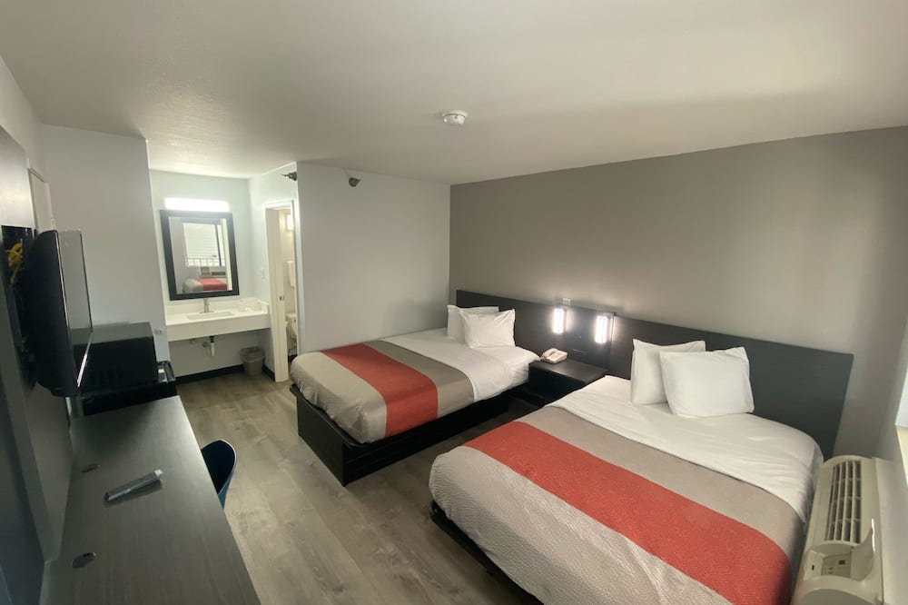 Motel 6 Windsor Locks, CT - Hartford