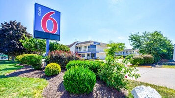 A motel with a large sign indicating it is number 6.