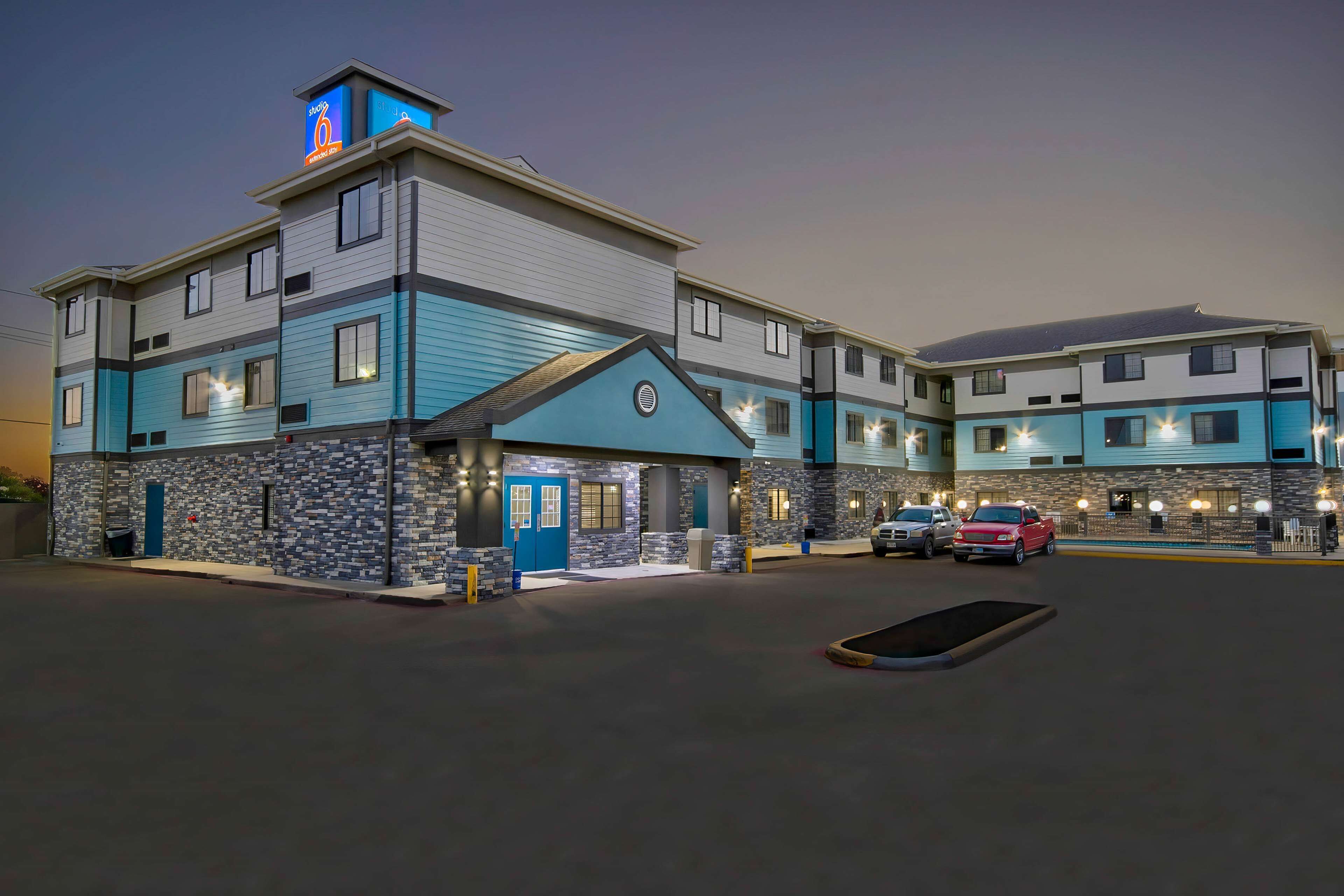 المنشأة من الخارج