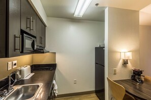 Standard Room, 2 Queen Beds, Non Smoking | Private kitchen