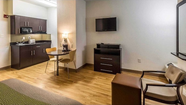 Tabla de planchar con plancha, wifi gratis, ropa de cama y despertador