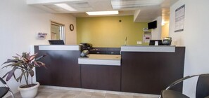 Lobby - Studio 6 El Paso, TX - East (El Paso)