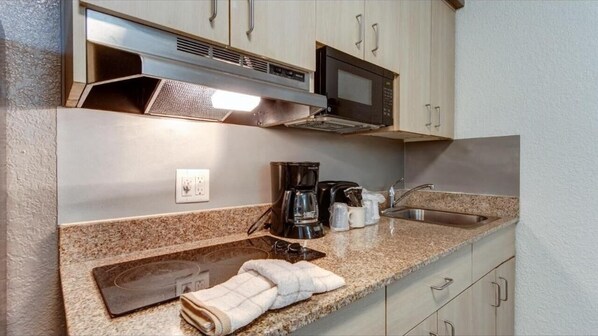 Fridge, microwave, coffee/tea maker - Studio 6 El Paso, TX - East (El Paso)