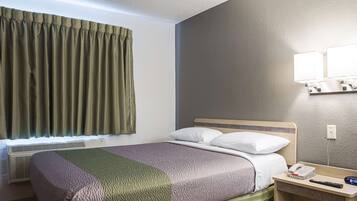 Schreibtisch, Bettwäsche, Wecker