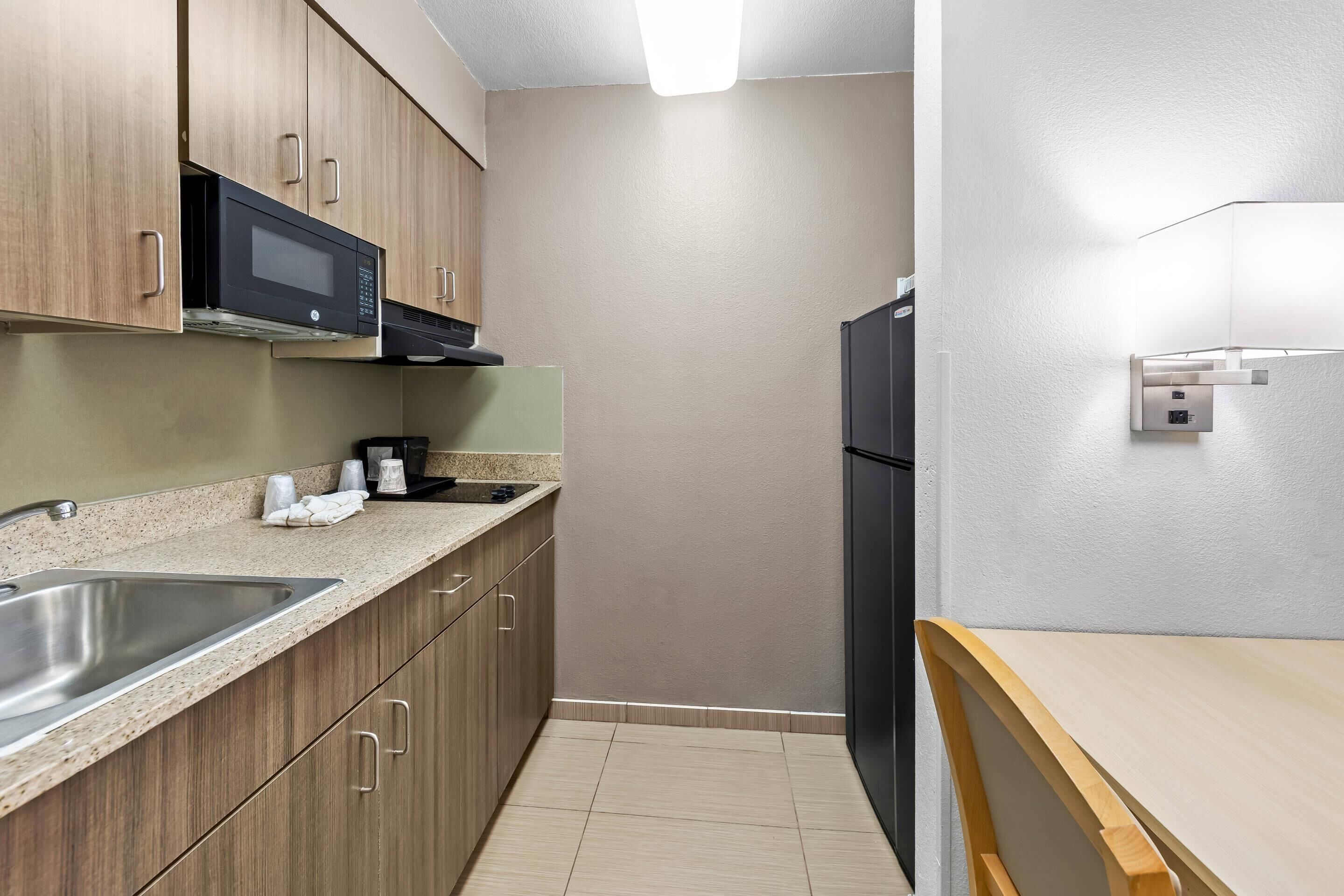 Standard Room, 2 Double Beds, Non Smoking | Desk, laptop workspace, WiFi (free), alarm clocks