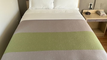 Kamar Standar, 2 Tempat Tidur Double, Bebas Asap Rokok | Didekorasi berbeda-beda dan dilengkapi dengan perabotan berbeda-beda