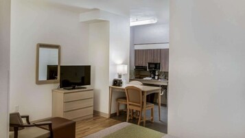 特色装修、特色家居、办公桌、笔记本电脑工作区