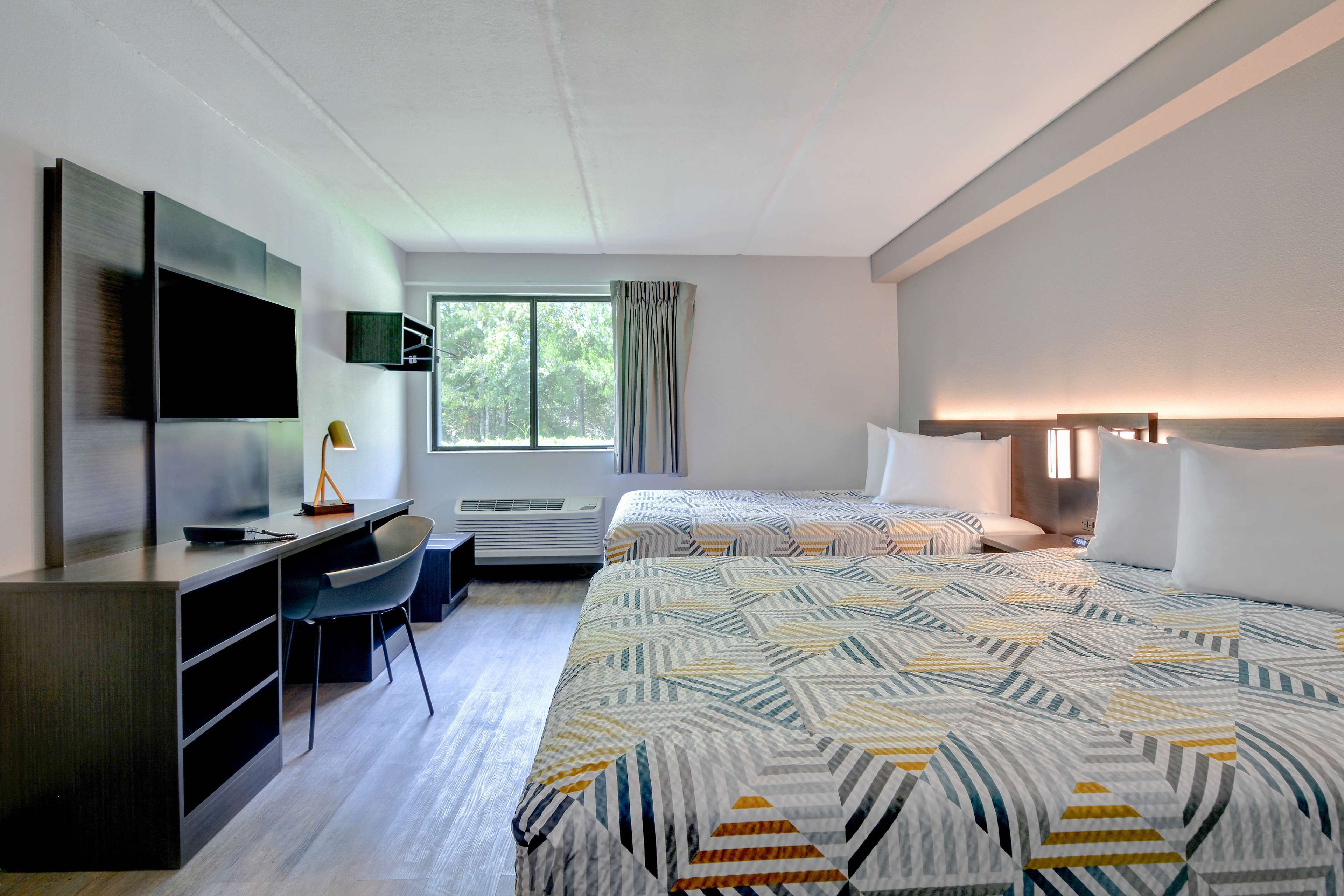 Bureau, espace de travail pour ordinateur portable, Wi-Fi gratuit