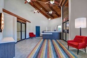 Lobby - Studio 6 Jacksonville, FL - Baymeadows (Jacksonville)