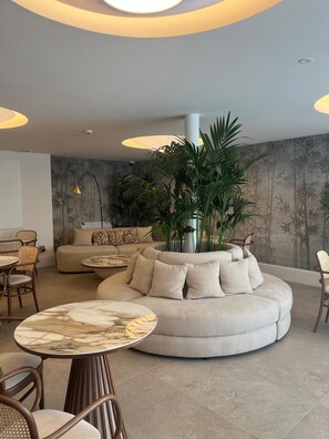 Lobby sitting area - Hotel della Valle (Agrigento)