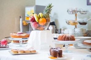 Free daily buffet breakfast