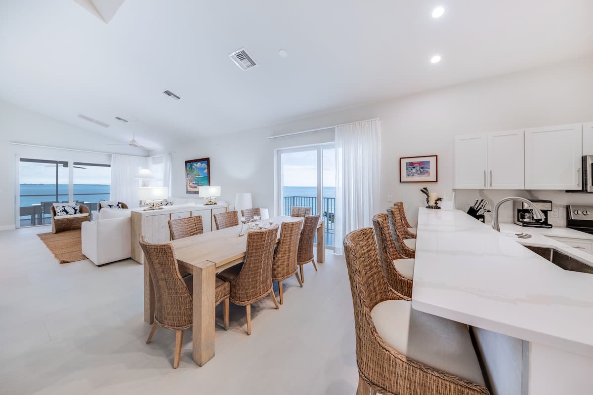 Premium Condo | Living area | Flat-screen TV