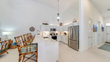 Condo, 4 Bedrooms, Sea View (3 Bath) | Private kitchen | Full-sized fridge, microwave, stovetop, dishwasher