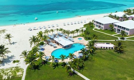 Dinner served . Bahama Beach Club Resort