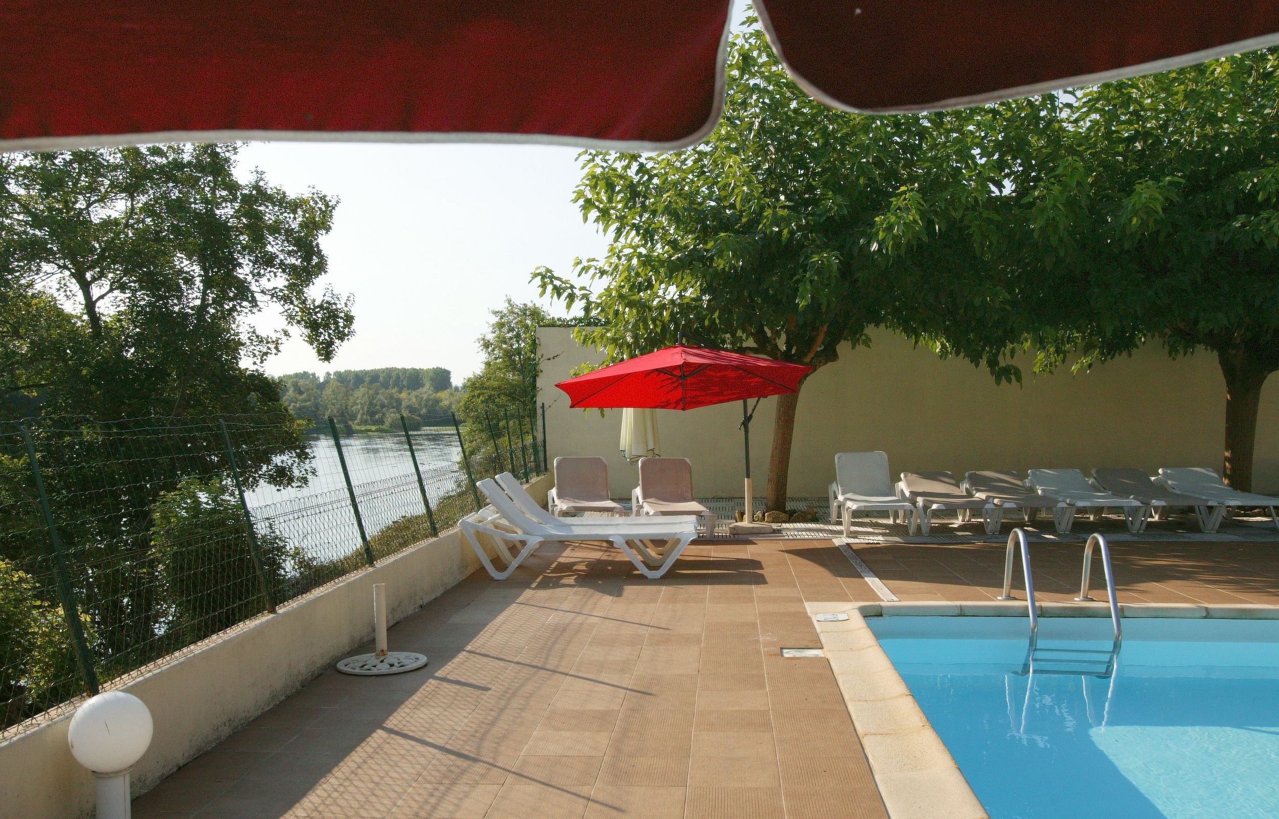 Seasonal outdoor pool, pool umbrellas, sun loungers