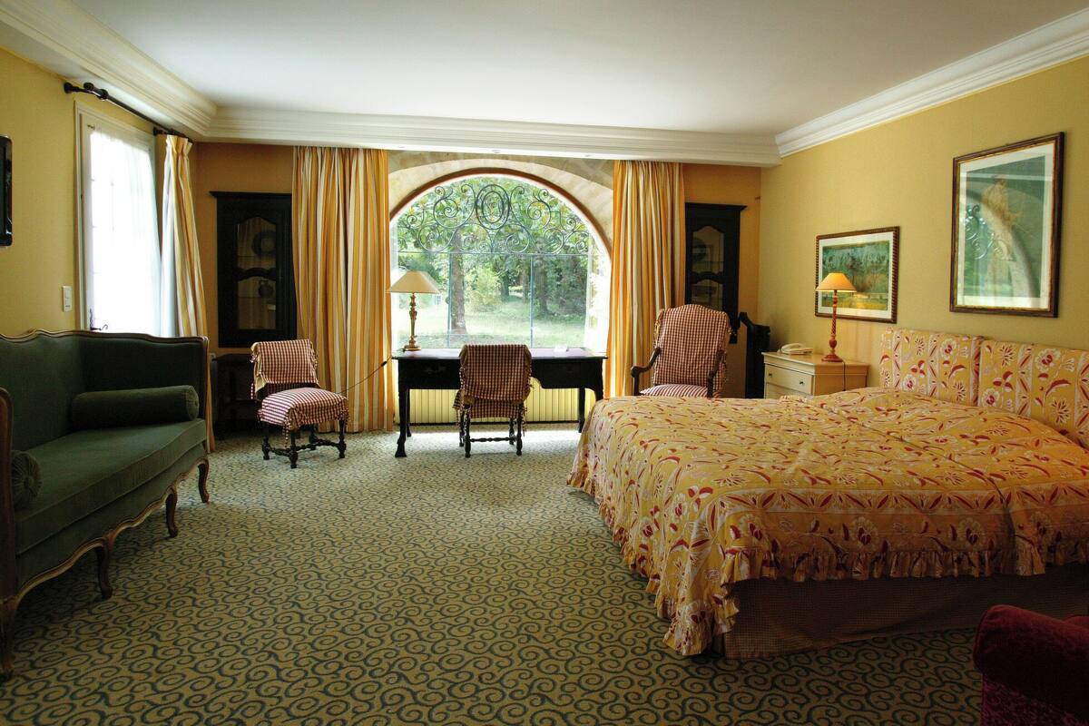 Deluxe Double Room, 1 Bedroom, Terrace, Courtyard View | In-room safe, individually decorated, individually furnished, desk