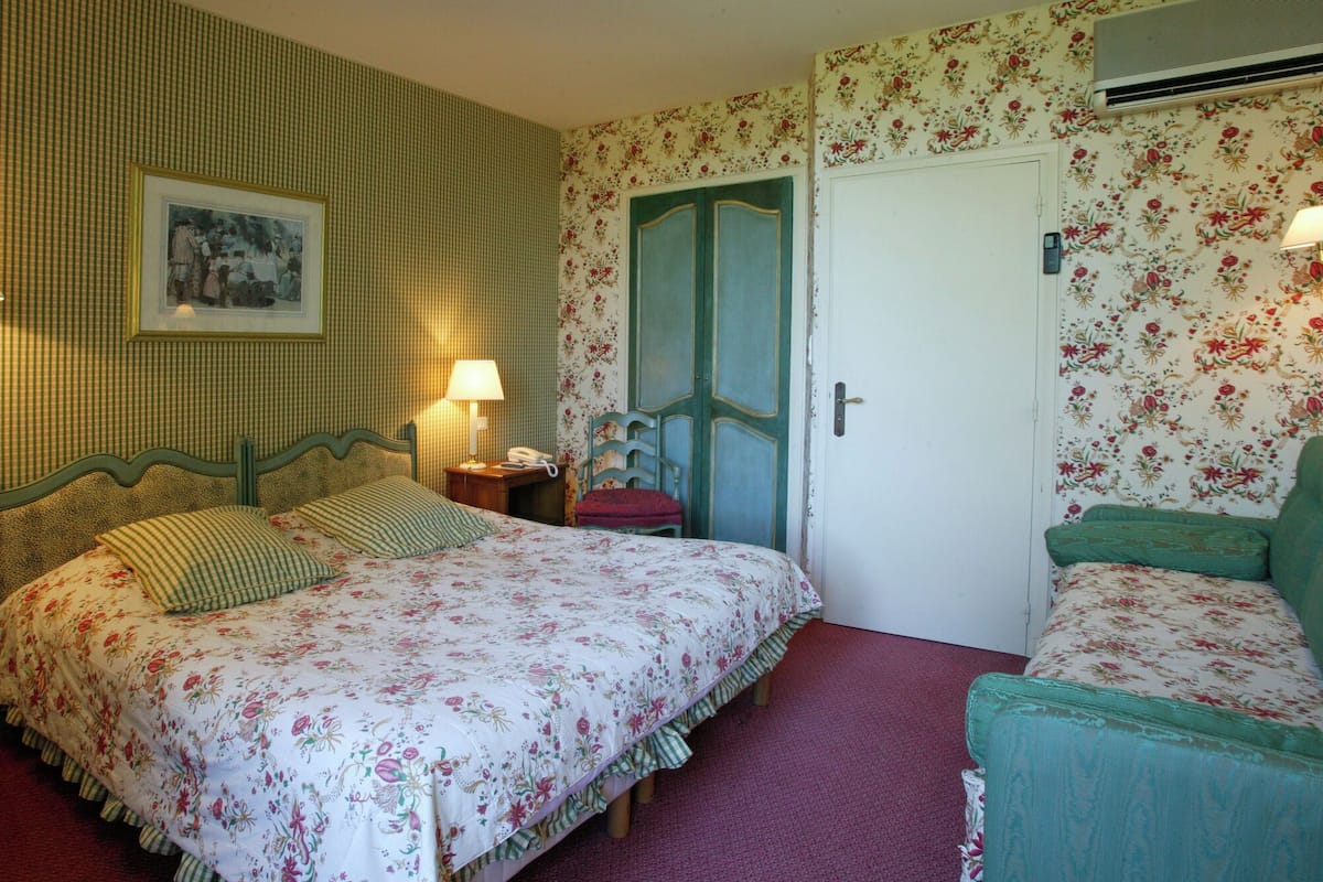 In-room safe, individually decorated, individually furnished, desk