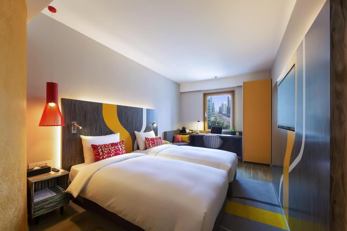 Literie de qualité, minibar contenant certains articles gratuits