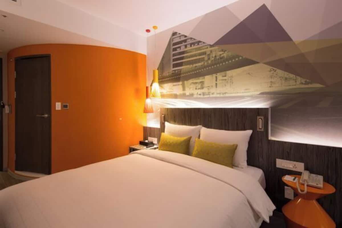 1 bedroom, premium bedding, free minibar items, in-room safe