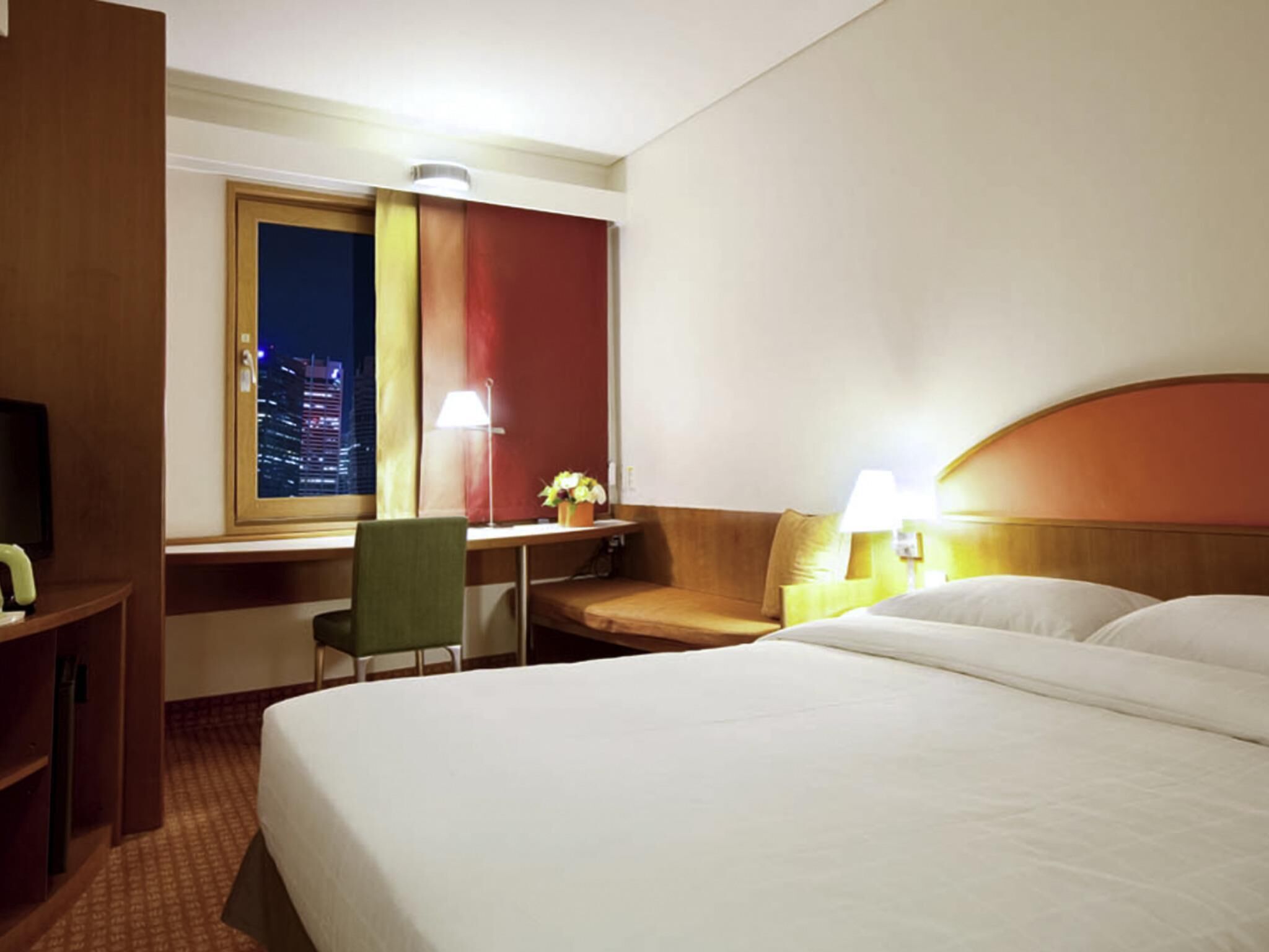Standard Room, 1 Double Bed | Premium bedding, free minibar items, in-room safe, desk