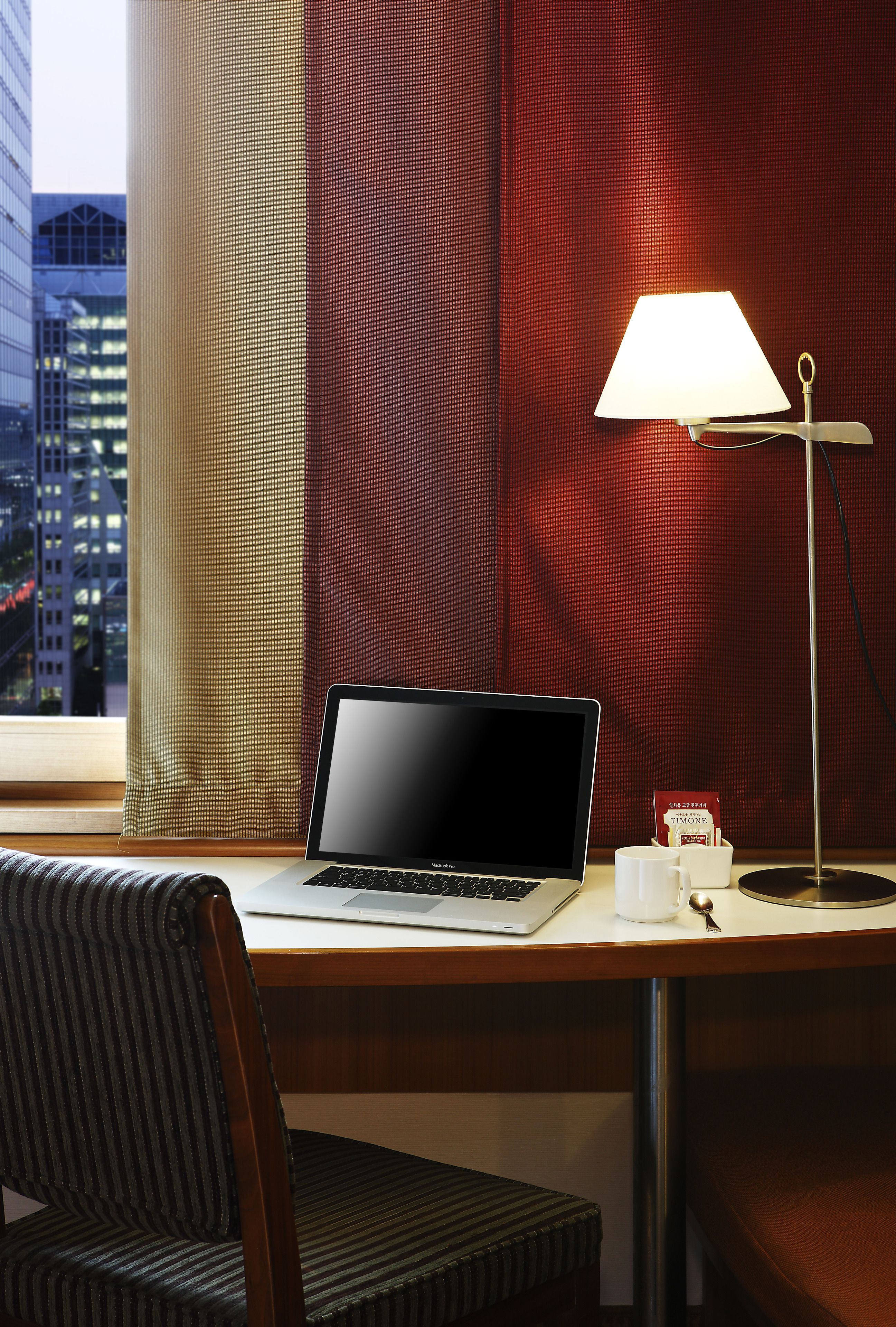 premium bedding, free minibar items, in-room safe, desk