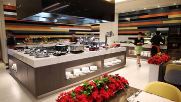 Sarapan prasmanan setiap hari (KRW 29000 per orang)