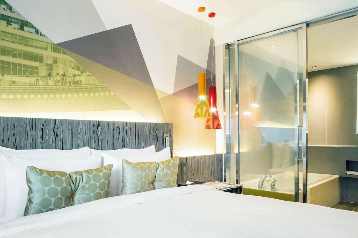 Superior Suite, 1 Double Bed | Bathroom | Shower, eco-friendly toiletries, hair dryer, bathrobes