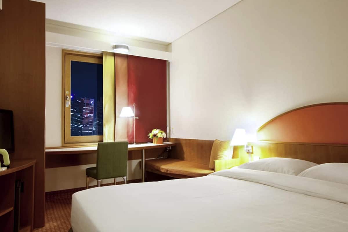 Habitación estándar, 1 cama matrimonial | Ropa de cama de alta calidad y artículos del minibar gratis