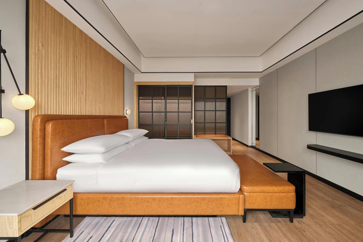 Club Room, 1 King Bed