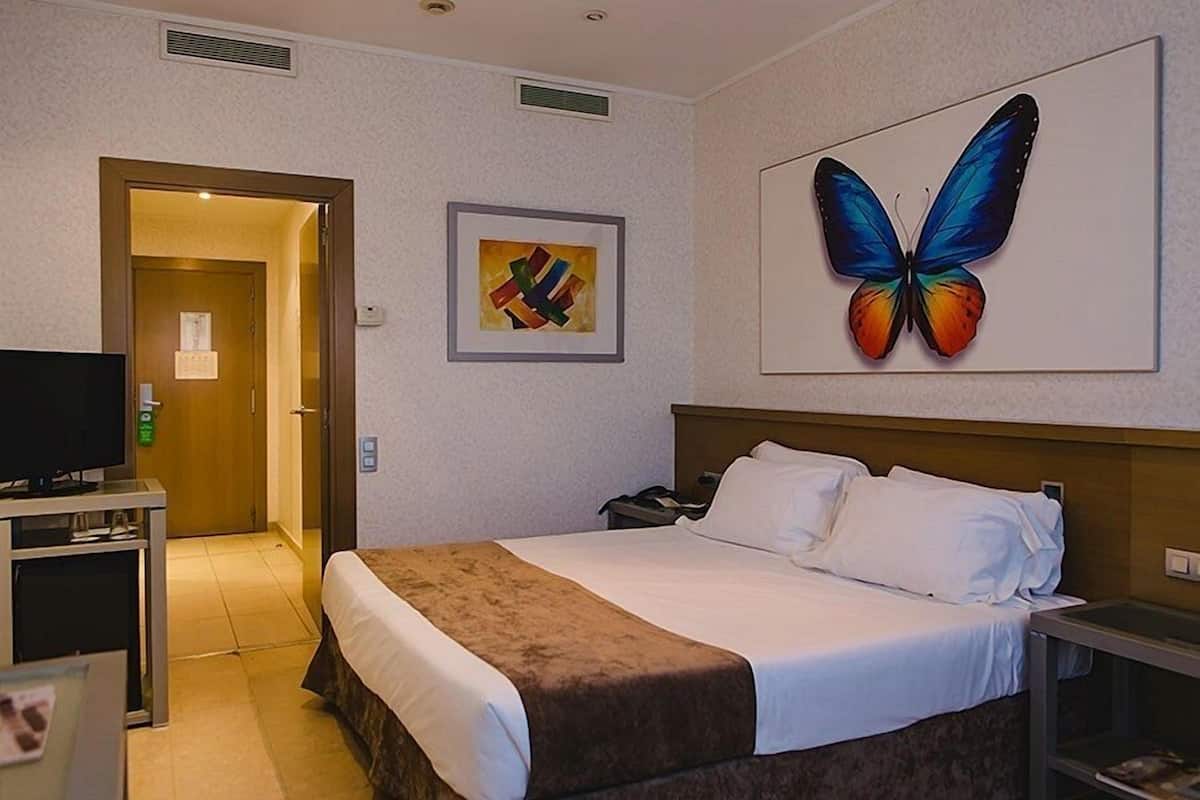 Minibar, coffres-forts dans les chambres, décoration personnalisée