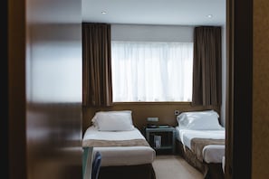 Frigobar, cofres nos quartos, individualmente decorados