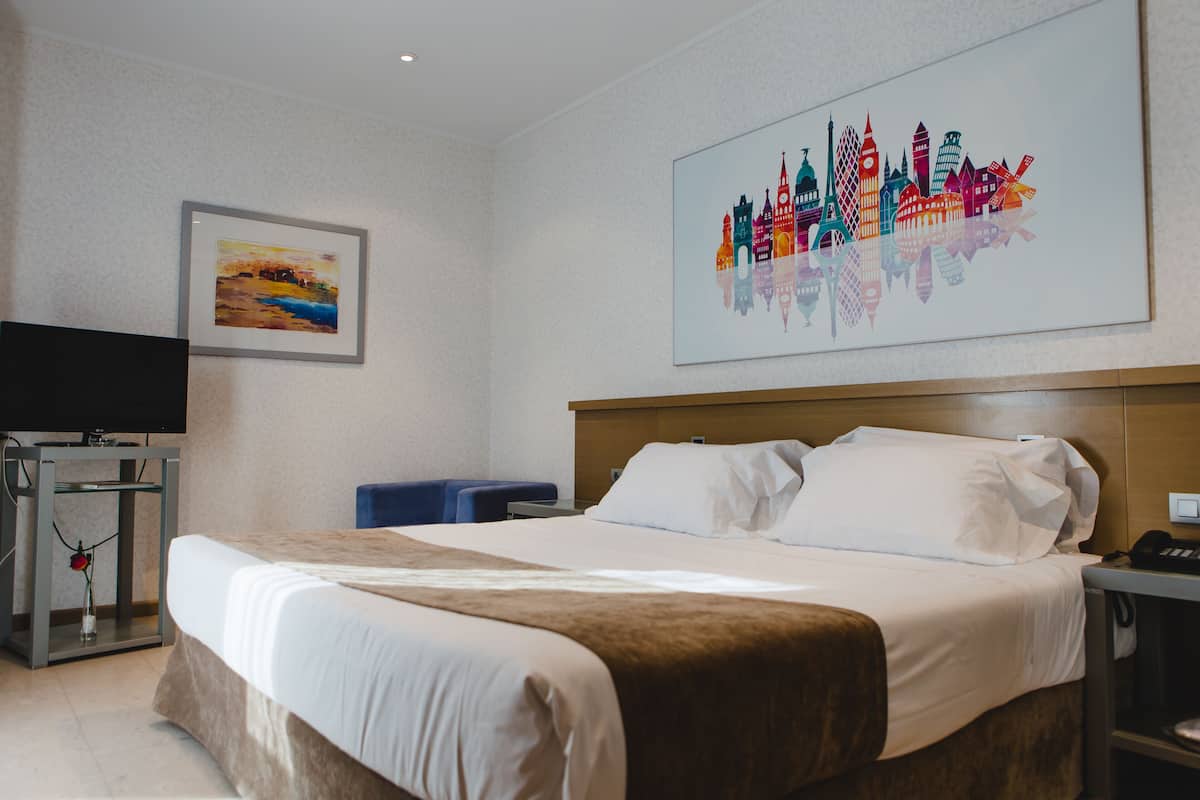 Minibar, in-room safe, individually decorated, individually furnished