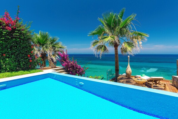 Villa presidencial, 2 habitaciones (Grand) | Vista a la playa o el mar