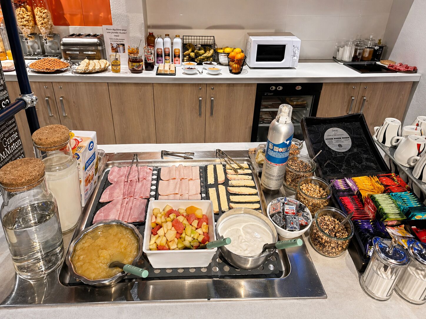 Se ofrece un desayuno bufé todos los días (por un coste adicional)