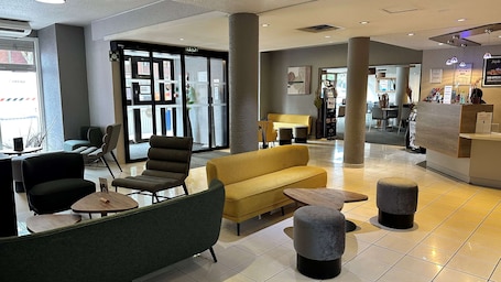 Lobby. Hotel Kyriad Le Bourget Centre-Parc des Expositions