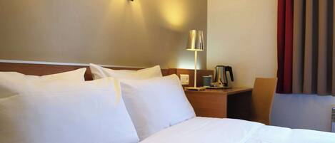 Ropa de cama de alta calidad y escritorio