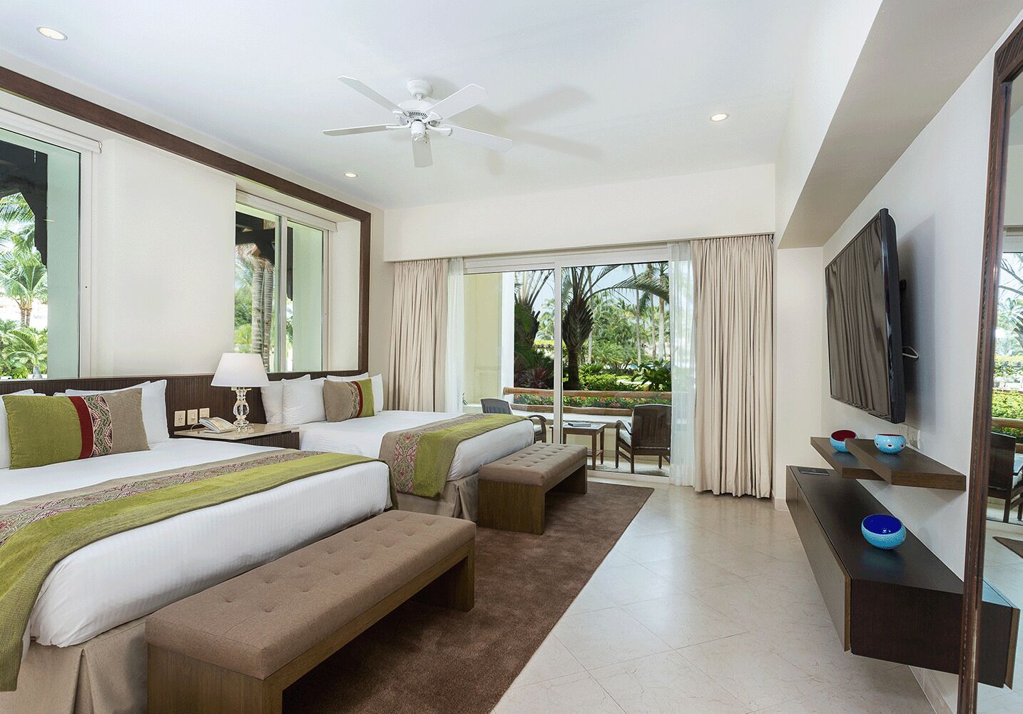 One Bedroom Governor Suite | Ropa de cama de alta calidad, edredón y minibar 