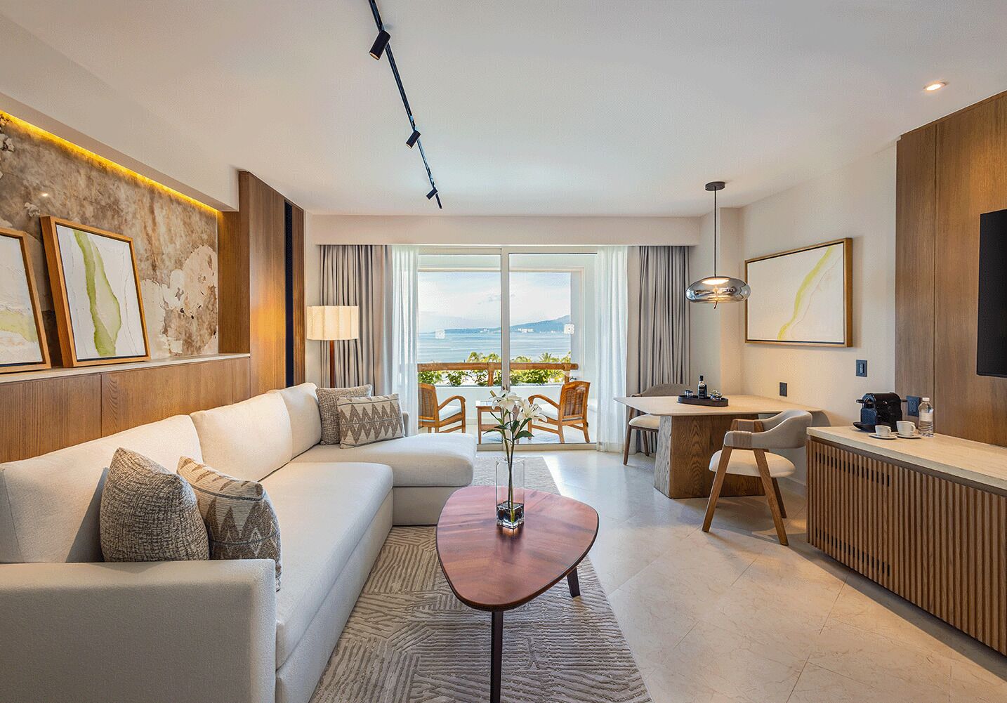 Ropa de cama de alta calidad, edredón y minibar 