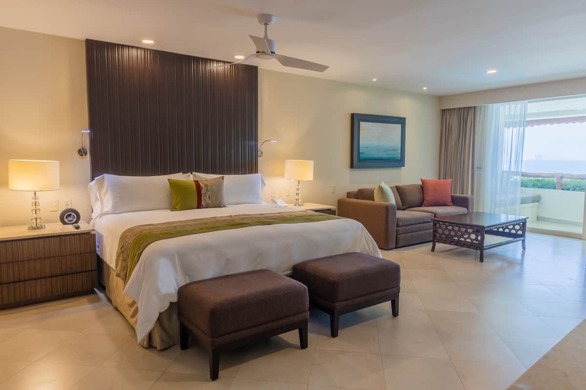 1 bedroom, premium bedding, down comforters, minibar