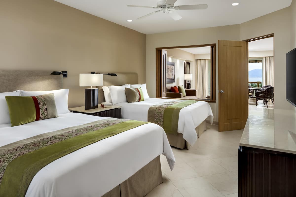 1 bedroom, premium bedding, down comforters, minibar