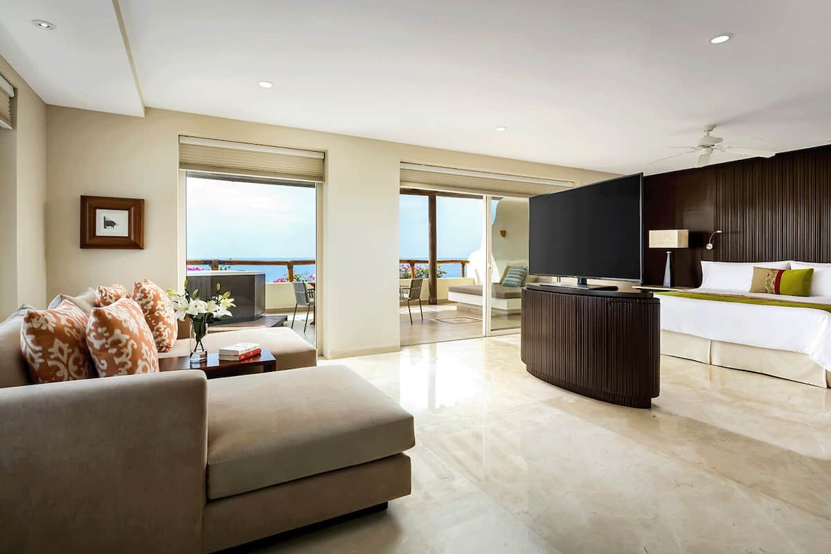 Grand Class Suite | Ropa de cama de alta calidad, edredón y minibar