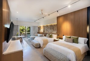 Master Parlor Suite Pool View | 高档床上用品、羽绒被、迷你吧、客房内保险箱