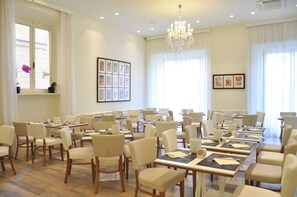 Desayuno buffet todos los días (con cargo)