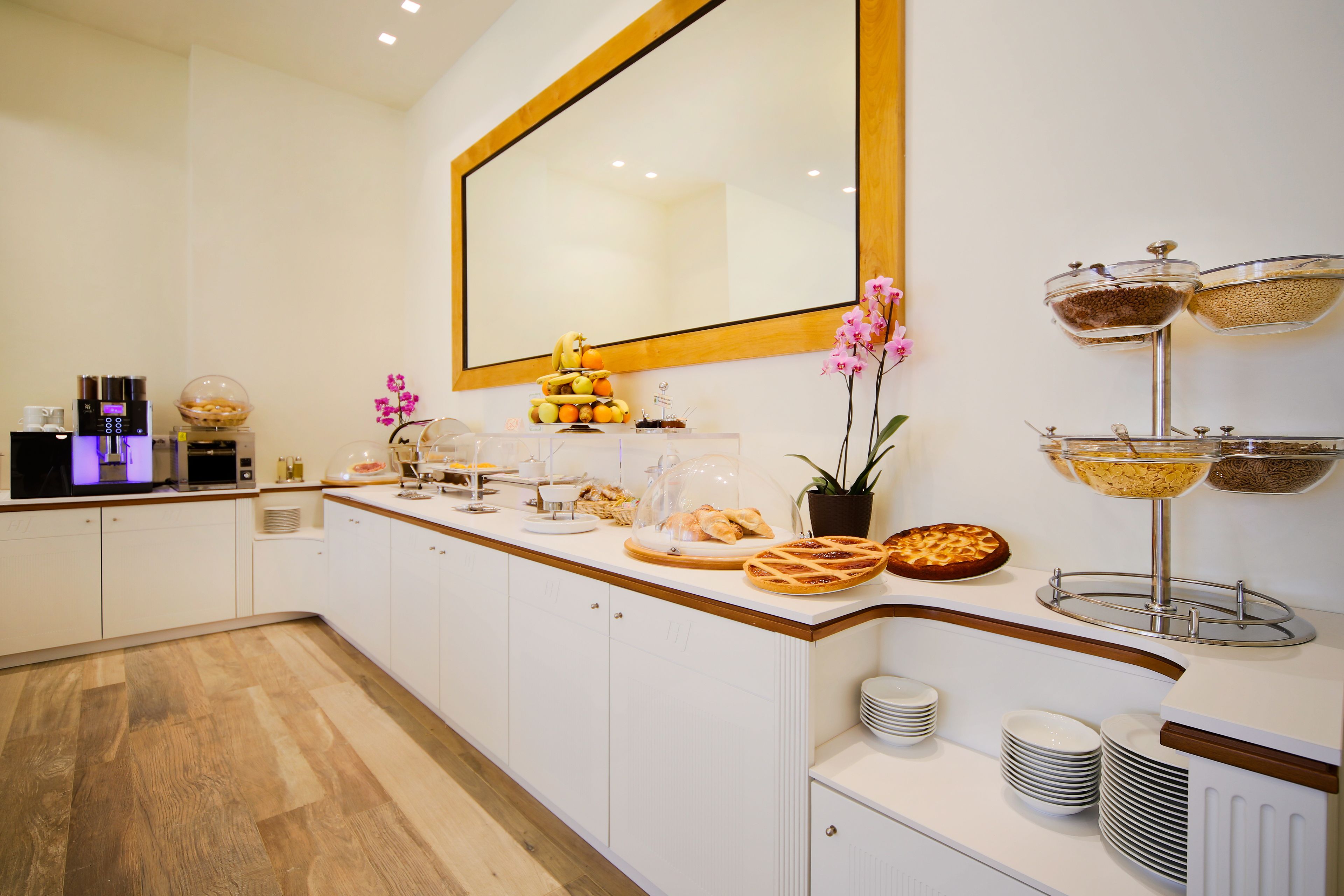 free daily cooked-to-order breakfast