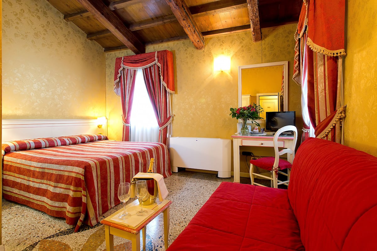1 bedroom, premium bedding, minibar, in-room safe