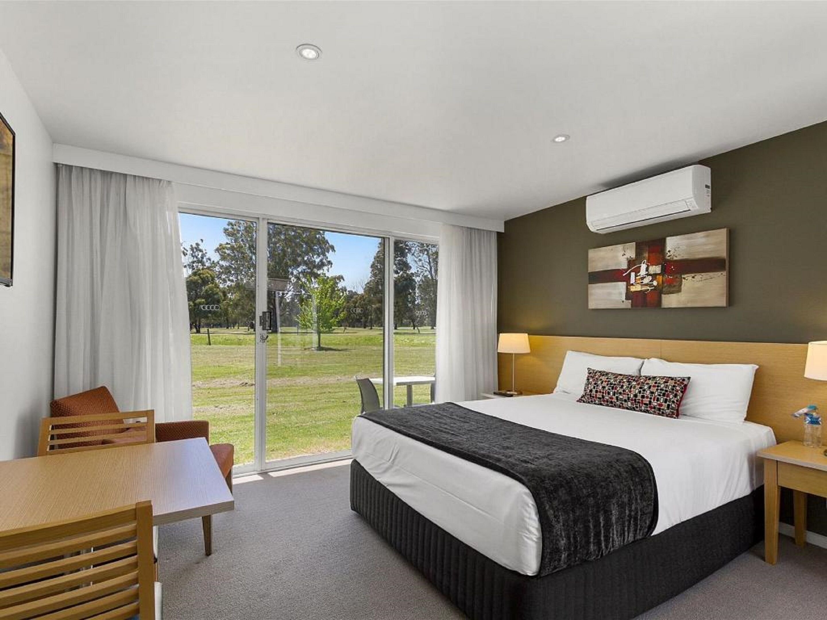 Minibar, desk, blackout drapes, soundproofing